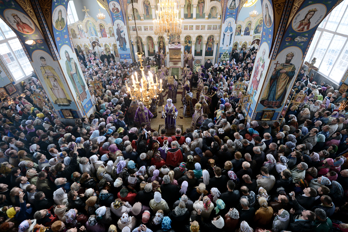 Патриарх Кирилл призвал церковных и светских руководителей служить народу